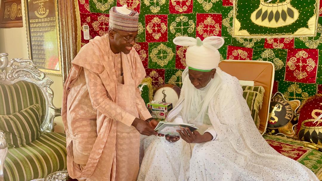 Labaran Hoto – Sarkin Daura ya yaba wa NYSC, ya ce aiki ne kawai ga kowane dan Najeriya