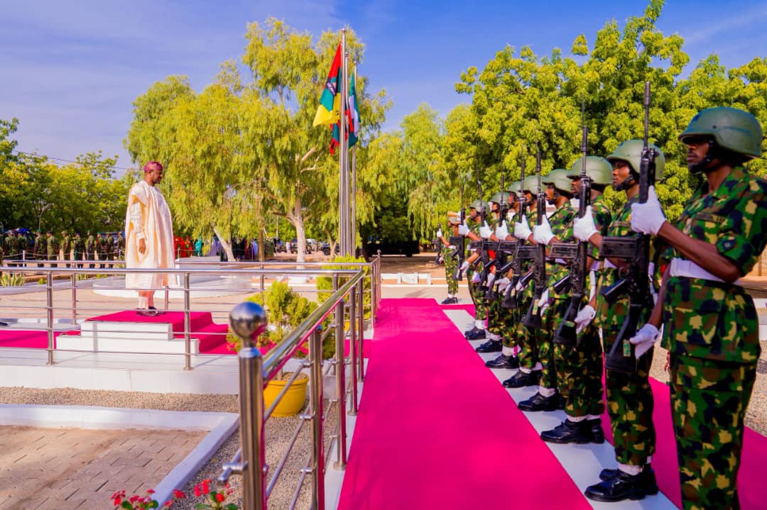 KIRSMAS: Gwamna Radda Ya Yi Murna Da Kiristoci, Ya Kuma Kwamishinonin Gyaran Rukunoni Ga Iyalan Sojoji 12