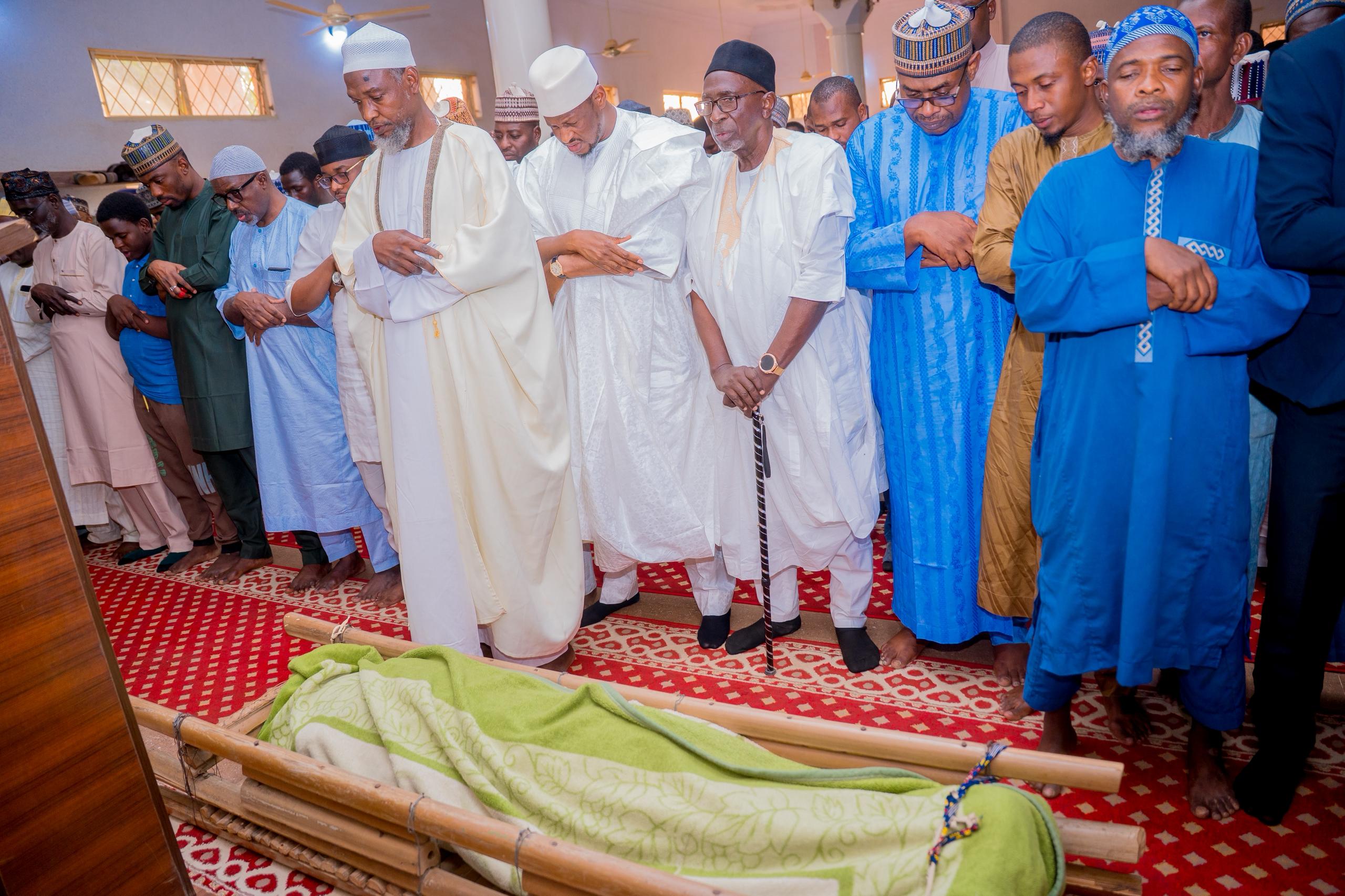 Gwamna Radda Ya Halarci Sallar Jana’izar Marigayi Muntari Ɗan Aminu, Ɗan’uwan Tsohon Gwamnan Sojan Borno