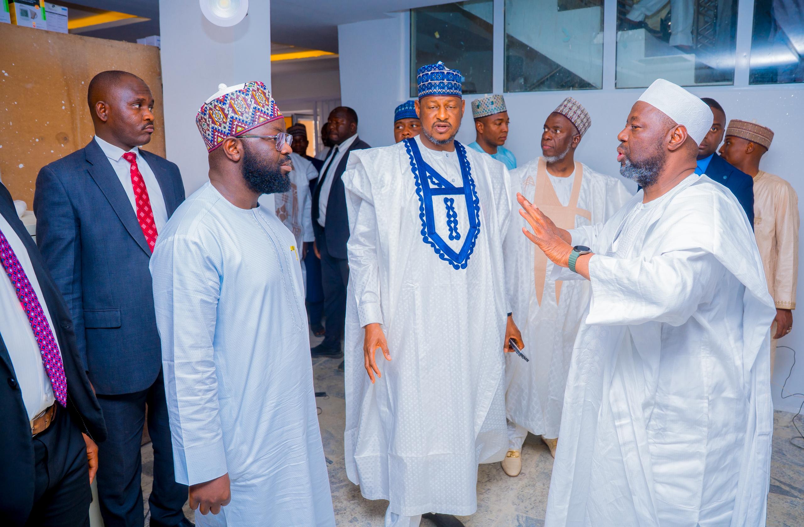 LABARAN HOTO: Gwamna Radda Ya Duba Gyaran Magungunan Rahusa Ventures