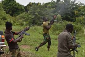‘Yan fashi suna gudu yayin da al’umma ke fafatawa da ‘yan tsaro bakwai don samun nasara a kan makiya