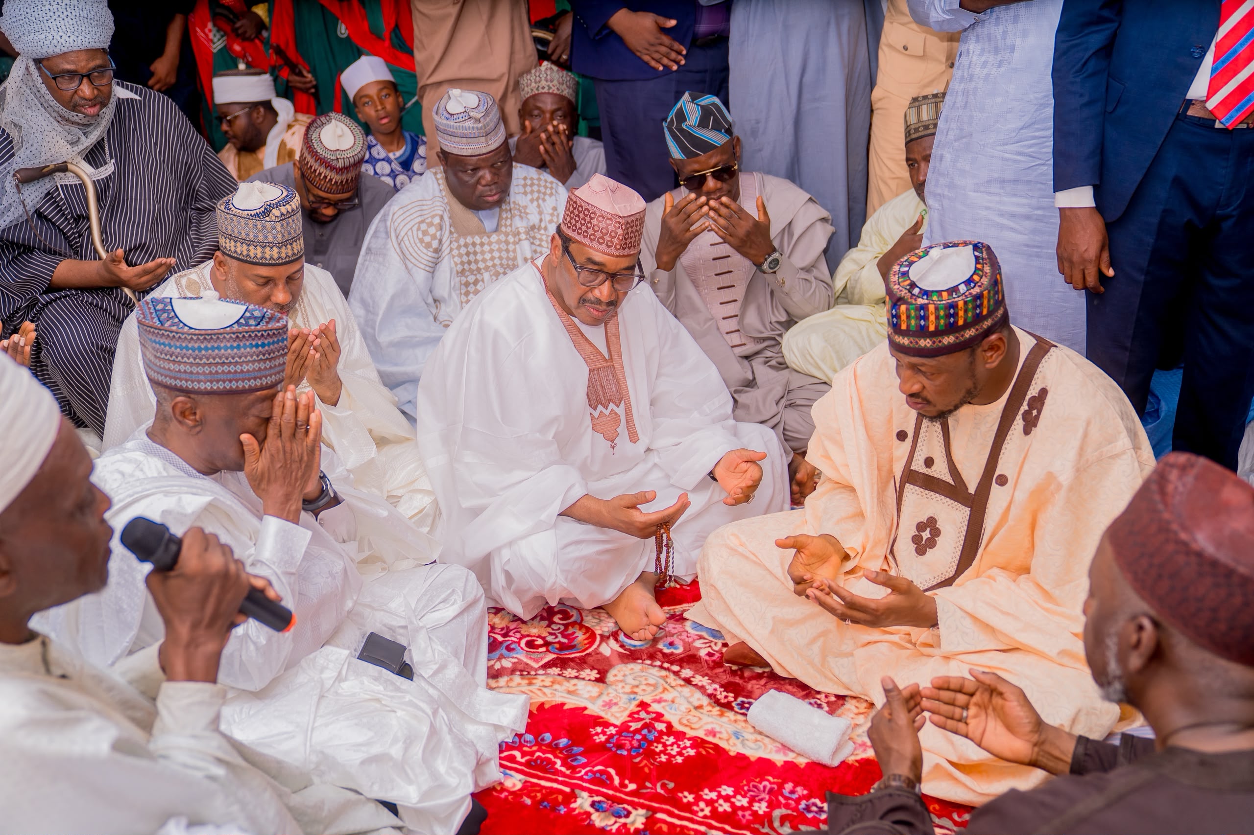 Labaran Hoto: Gwamna Radda Ya Halarci Daurin Auren Fatiha Dan Majalisa Salisu Yusuf Majigiri