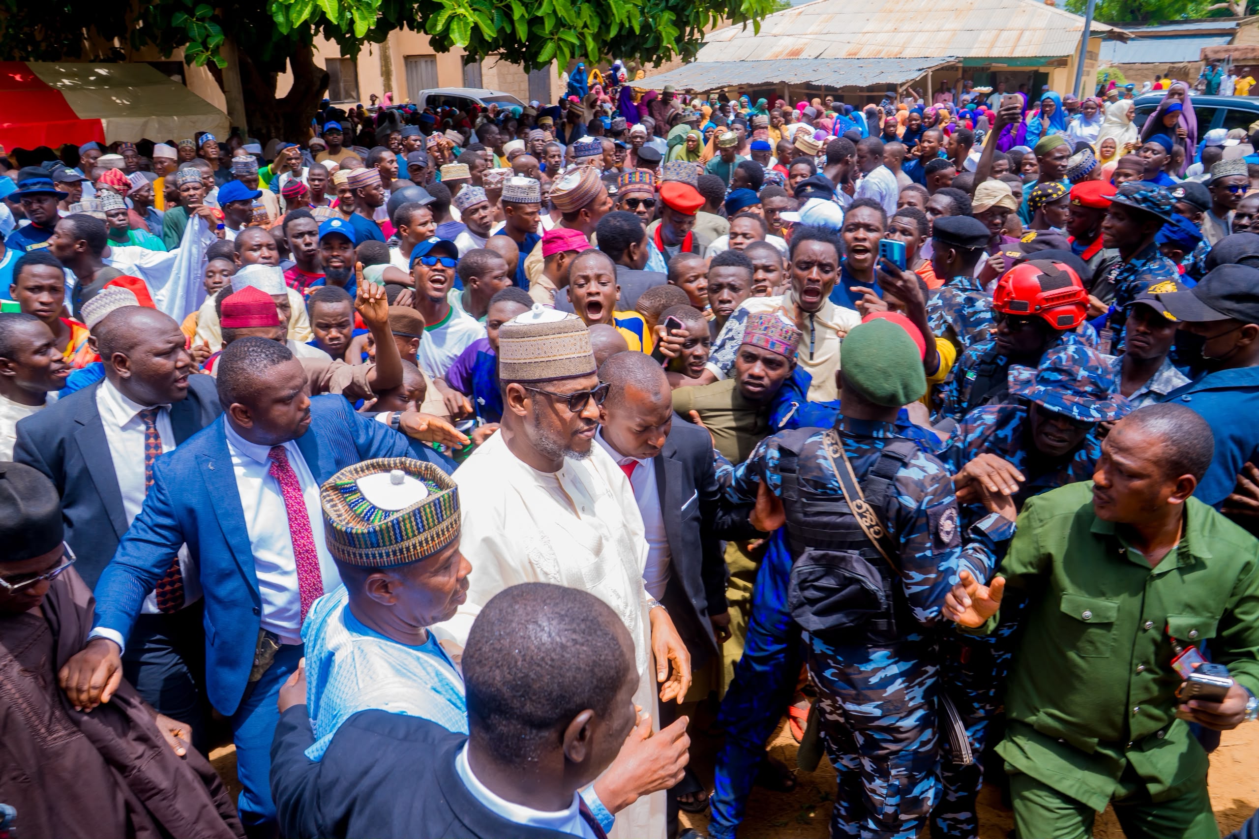 Gwamna Radda Ya Yi Maraba Da Daga na ADC, Manyan Masu Ruwa da Tsaki na Jam’iyyar adawa zuwa APC a Karamar Hukumar Baure