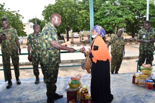 Commander 17 Brigade distributes cash, palliatives to widows at Natsinta Cantonment, Katsina